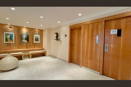 Apartamento à venda com 168m², 4 quartos e 1 vaga Apartamento à venda com 168m², 4 quartos e 1 vagaHall de entrada