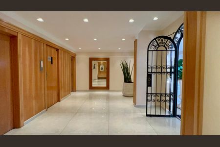 Apartamento à venda com 168m², 4 quartos e 1 vaga Apartamento à venda com 168m², 4 quartos e 1 vagaHall de entrada