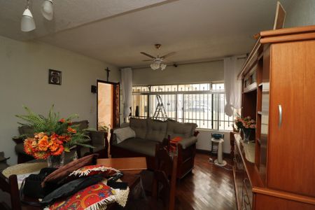 Casa à venda com 148m², 3 quartos e 2 vagasSala