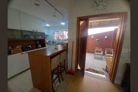 Casa à venda com 144m², 3 quartos e 7 vagas