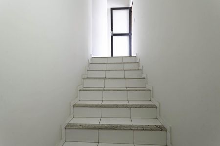 Apartamento à venda com 105m², 2 quartos e 1 vaga Apartamento à venda com 105m², 2 quartos e 1 vagaEscada