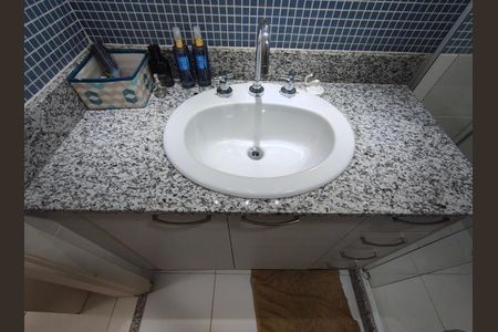 Casa de condomínio à venda com 166m², 4 quartos e 2 vagasBanheiro da Suíte 3