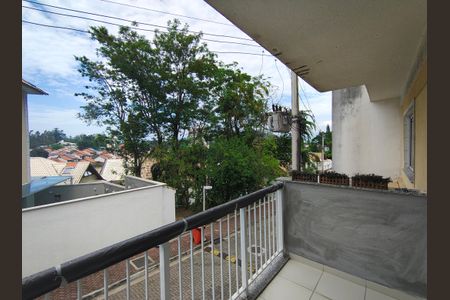 Casa de condomínio à venda com 166m², 4 quartos e 2 vagasVaranda