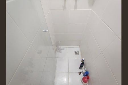 Casa de condomínio à venda com 166m², 4 quartos e 2 vagasBanheiro de Serviço