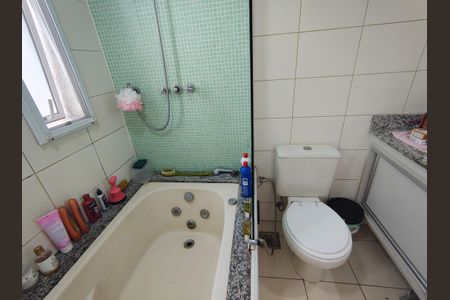 Casa de condomínio à venda com 166m², 4 quartos e 2 vagasBanheiro da Suíte 2