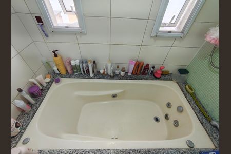 Casa de condomínio à venda com 166m², 4 quartos e 2 vagasBanheiro da Suíte 2