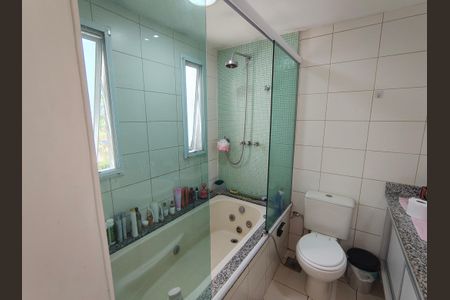 Casa de condomínio à venda com 166m², 4 quartos e 2 vagasBanheiro da Suíte 2