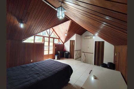 Casa de condomínio à venda com 166m², 4 quartos e 2 vagasSuíte 4