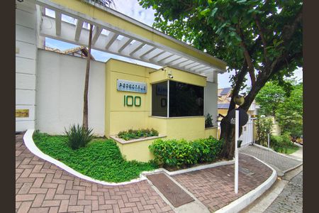 Casa de condomínio à venda com 166m², 4 quartos e 2 vagasFachada