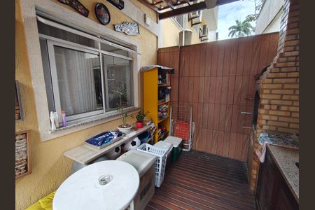 Casa de condomínio à venda com 166m², 4 quartos e 2 vagasÁrea Gourmet