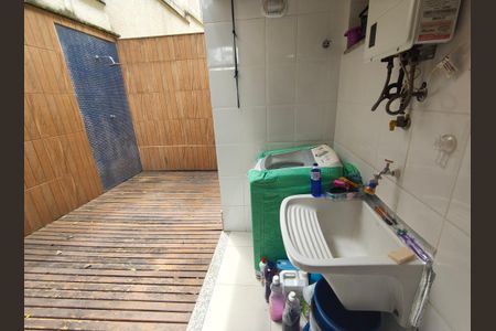 Casa de condomínio à venda com 166m², 4 quartos e 2 vagasÁrea de Serviço