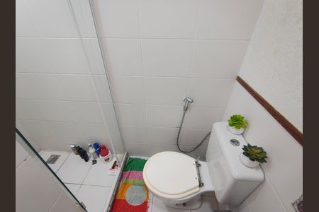 Casa de condomínio à venda com 166m², 4 quartos e 2 vagasBanheiro de Serviço