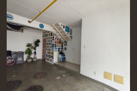 Casa de condomínio à venda com 166m², 4 quartos e 2 vagasGaragem