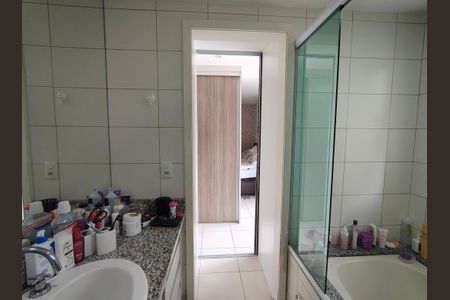 Casa de condomínio à venda com 166m², 4 quartos e 2 vagasBanheiro da Suíte 2