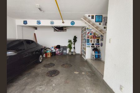 Casa de condomínio à venda com 166m², 4 quartos e 2 vagasGaragem