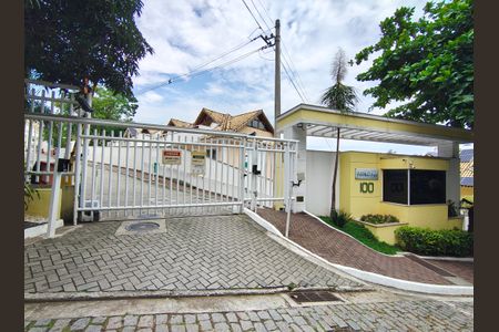Casa de condomínio à venda com 166m², 4 quartos e 2 vagasFachada