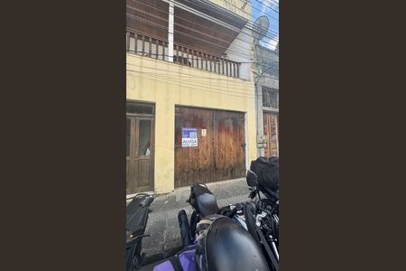 Casa para alugar com 239m², 4 quartos e 1 vaga Casa para alugar com 239m², 4 quartos e 1 vagaPlaca
