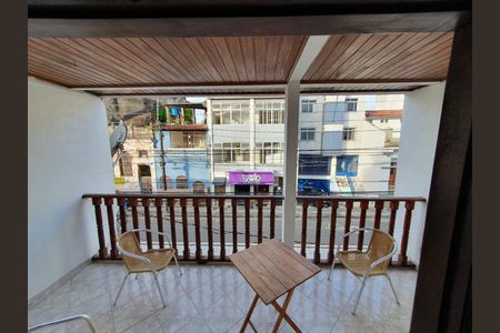 Casa para alugar com 239m², 4 quartos e 1 vaga Casa para alugar com 239m², 4 quartos e 1 vagaVaranda