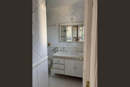 Banheiro de apartamento à venda com 3 quartos, 100m² em Cerqueira César, São Paulo