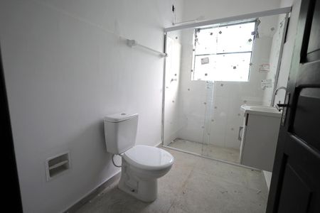 Banheiro de casa para alugar com 2 quartos, 100m² em Vila Assunção, Santo André