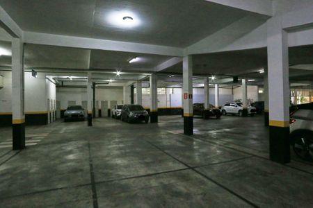 Apartamento à venda com 197m², 4 quartos e 4 vagas Apartamento à venda com 197m², 4 quartos e 4 vagasGaragem