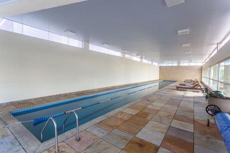 Apartamento à venda com 197m², 4 quartos e 4 vagas Apartamento à venda com 197m², 4 quartos e 4 vagasÁrea comum - Piscina