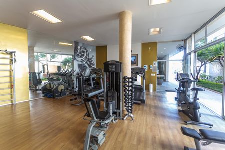 Apartamento à venda com 197m², 4 quartos e 4 vagas Apartamento à venda com 197m², 4 quartos e 4 vagasÁrea comum - Academia