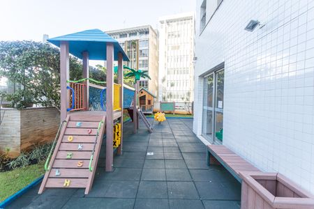 Apartamento à venda com 197m², 4 quartos e 4 vagas Apartamento à venda com 197m², 4 quartos e 4 vagasÁrea comum - Playground