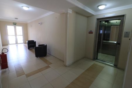 Apartamento à venda com 64m², 2 quartos e 1 vagaÁrea comum - Hall de entrada