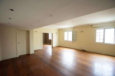 Apartamento à venda com 343m², 4 quartos e 3 vagas Apartamento à venda com 343m², 4 quartos e 3 vagasSala 1