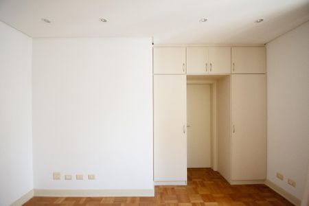 Apartamento à venda com 343m², 4 quartos e 3 vagas Apartamento à venda com 343m², 4 quartos e 3 vagasSuíte 2