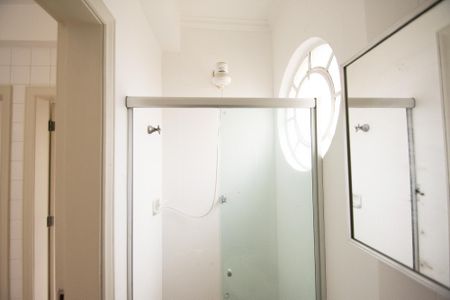 Apartamento à venda com 343m², 4 quartos e 3 vagas Apartamento à venda com 343m², 4 quartos e 3 vagasBanheiro de Serviço