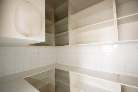 Apartamento à venda com 343m², 4 quartos e 3 vagas Apartamento à venda com 343m², 4 quartos e 3 vagasDespesa