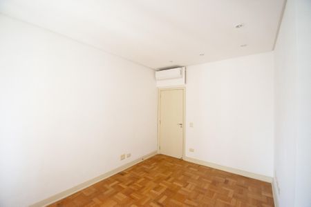 Apartamento à venda com 343m², 4 quartos e 3 vagas Apartamento à venda com 343m², 4 quartos e 3 vagasSuíte 2