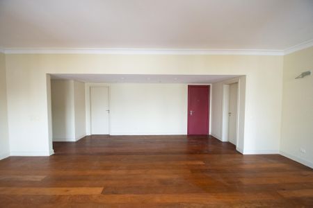 Apartamento à venda com 343m², 4 quartos e 3 vagas Apartamento à venda com 343m², 4 quartos e 3 vagasSala 1