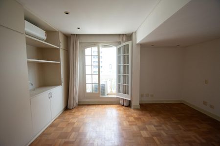 Apartamento à venda com 343m², 4 quartos e 3 vagas Apartamento à venda com 343m², 4 quartos e 3 vagasSuíte 1