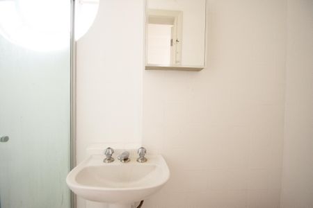 Apartamento à venda com 343m², 4 quartos e 3 vagas Apartamento à venda com 343m², 4 quartos e 3 vagasBanheiro de Serviço