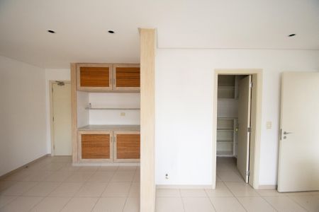 Apartamento à venda com 343m², 4 quartos e 3 vagas Apartamento à venda com 343m², 4 quartos e 3 vagasCozinha
