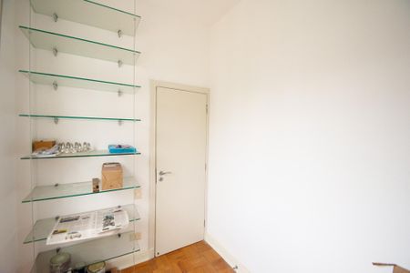 Apartamento à venda com 343m², 4 quartos e 3 vagas Apartamento à venda com 343m², 4 quartos e 3 vagasQuarto de Serviço 2