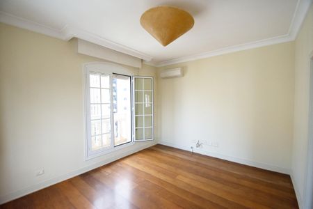 Apartamento à venda com 343m², 4 quartos e 3 vagas Apartamento à venda com 343m², 4 quartos e 3 vagasSala 3