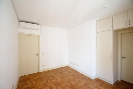 Apartamento à venda com 343m², 4 quartos e 3 vagas Apartamento à venda com 343m², 4 quartos e 3 vagasSuíte 2