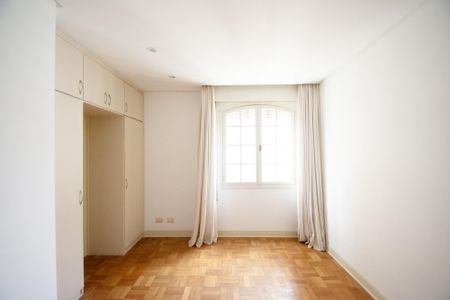 Apartamento à venda com 343m², 4 quartos e 3 vagas Apartamento à venda com 343m², 4 quartos e 3 vagasSuíte 2