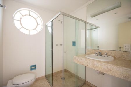 Apartamento à venda com 343m², 4 quartos e 3 vagas Apartamento à venda com 343m², 4 quartos e 3 vagasBanheiro da Suíte 3