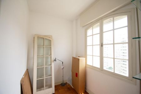 Apartamento à venda com 343m², 4 quartos e 3 vagas Apartamento à venda com 343m², 4 quartos e 3 vagasQuarto de Serviço 2