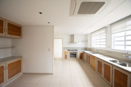 Apartamento à venda com 343m², 4 quartos e 3 vagas Apartamento à venda com 343m², 4 quartos e 3 vagasCozinha