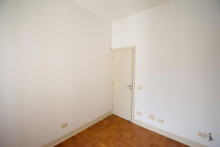 Apartamento à venda com 343m², 4 quartos e 3 vagas Apartamento à venda com 343m², 4 quartos e 3 vagasQuarto de Serviço 1
