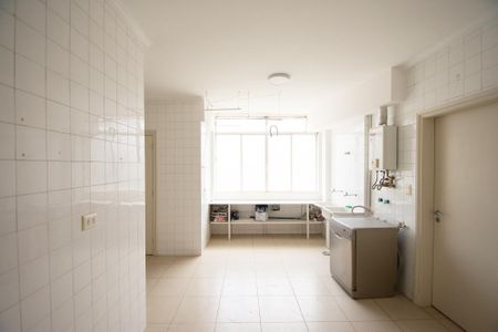 Apartamento à venda com 343m², 4 quartos e 3 vagas Apartamento à venda com 343m², 4 quartos e 3 vagasÁrea de Serviço