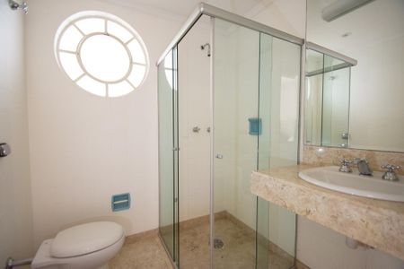 Apartamento à venda com 343m², 4 quartos e 3 vagas Apartamento à venda com 343m², 4 quartos e 3 vagasBanheiro da Suíte 3