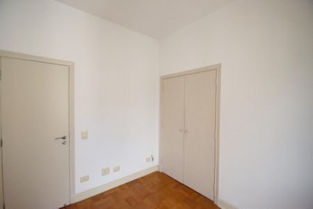 Apartamento à venda com 343m², 4 quartos e 3 vagas Apartamento à venda com 343m², 4 quartos e 3 vagasQuarto de Serviço 1