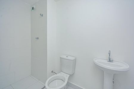 Banheiro da Suíte de apartamento para alugar com 1 quarto, 26m² em Jardim Itacolomi, São Paulo